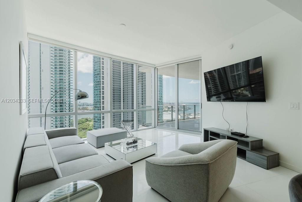 For Sale: $1,050,000 (2 beds, 3 baths, 1560 Square Feet)