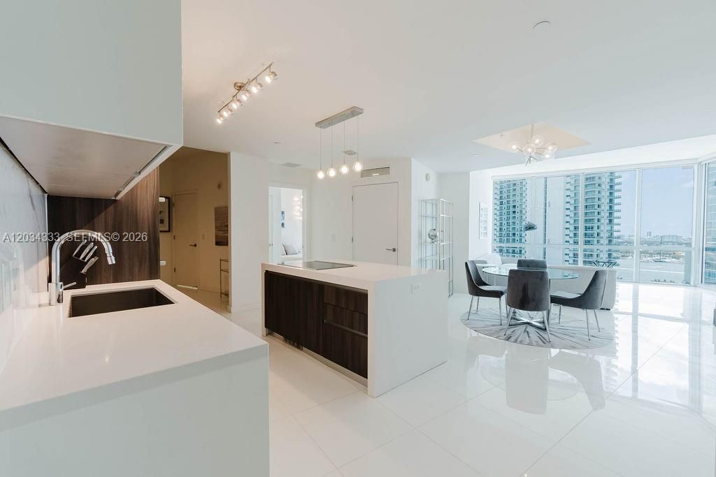 For Sale: $1,050,000 (2 beds, 3 baths, 1560 Square Feet)