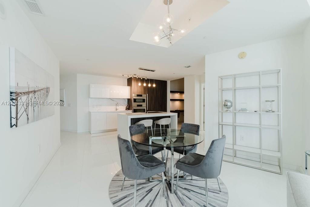 For Sale: $1,050,000 (2 beds, 3 baths, 1560 Square Feet)
