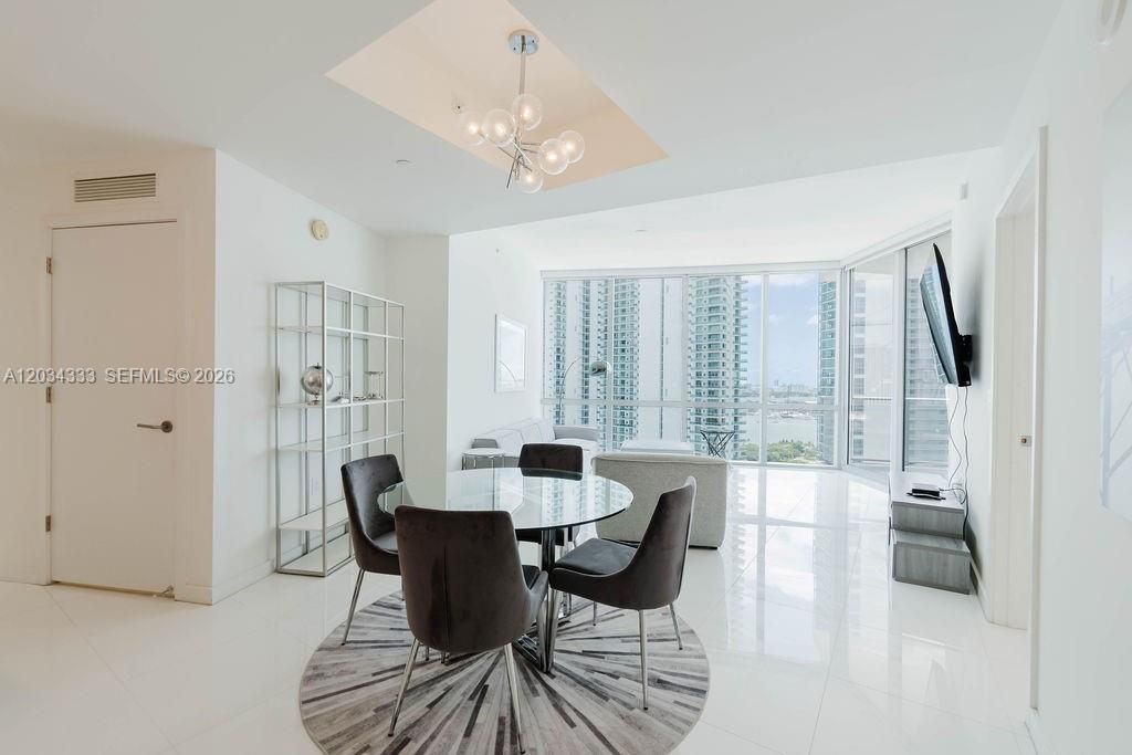 For Sale: $1,050,000 (2 beds, 3 baths, 1560 Square Feet)