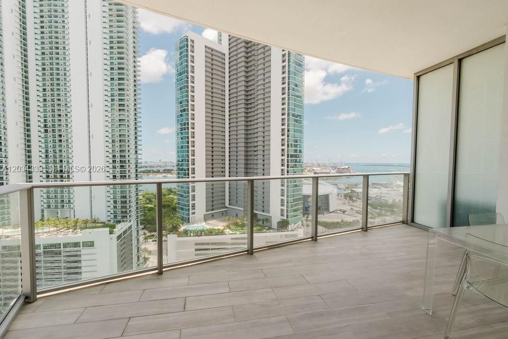 For Sale: $1,050,000 (2 beds, 3 baths, 1560 Square Feet)
