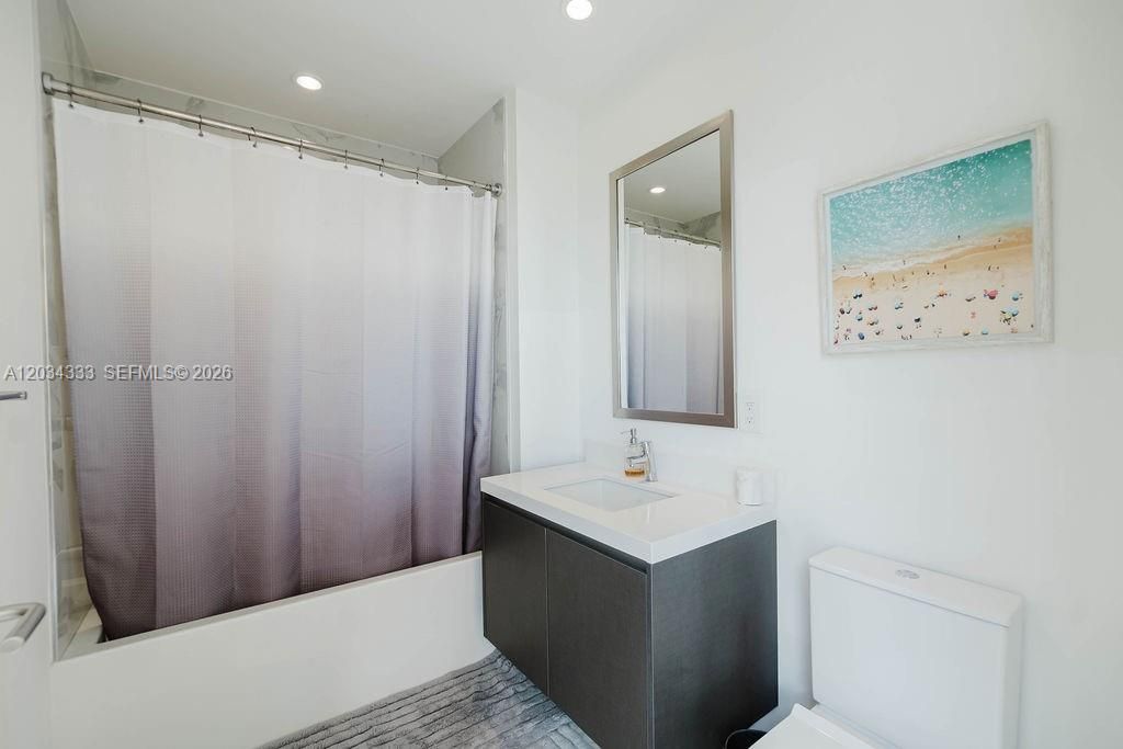 For Sale: $1,050,000 (2 beds, 3 baths, 1560 Square Feet)