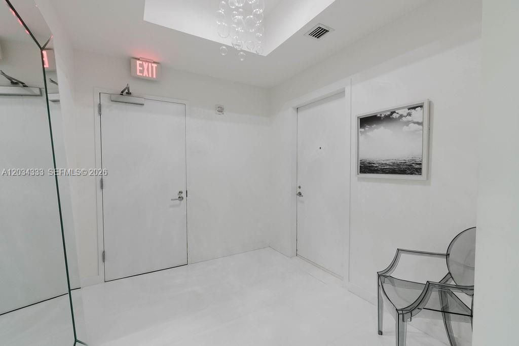 For Sale: $1,050,000 (2 beds, 3 baths, 1560 Square Feet)