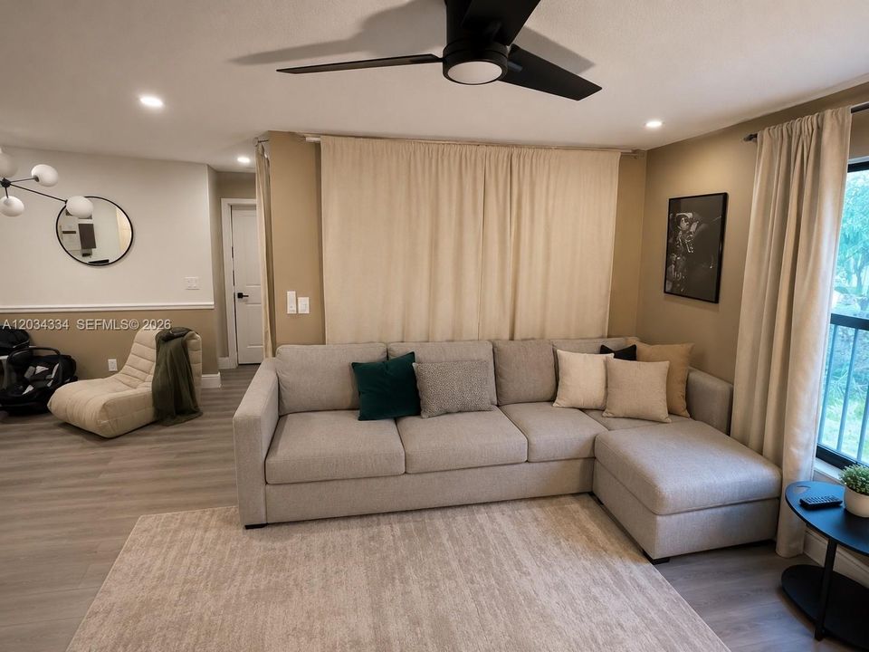 For Sale: $240,000 (2 beds, 2 baths, 978 Square Feet)