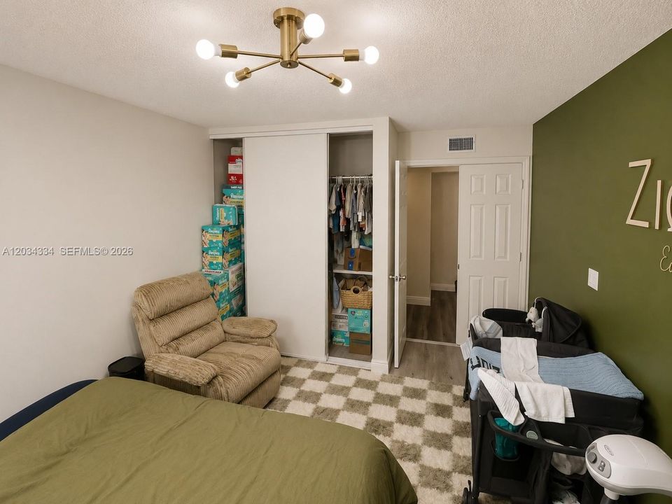 For Sale: $240,000 (2 beds, 2 baths, 978 Square Feet)