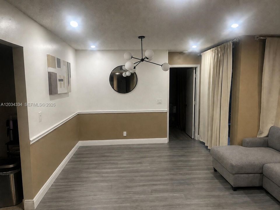 For Sale: $240,000 (2 beds, 2 baths, 978 Square Feet)