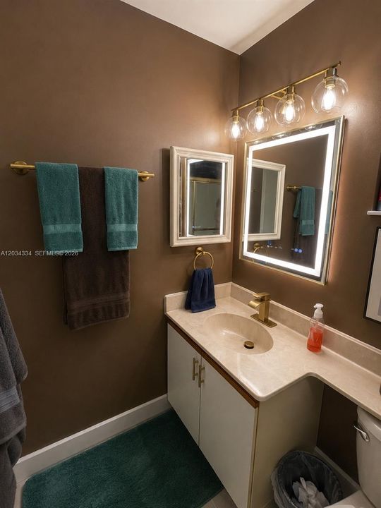 For Sale: $240,000 (2 beds, 2 baths, 978 Square Feet)