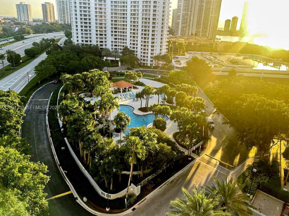 For Rent: $2,950 (3 beds, 2 baths, 1271 Square Feet)