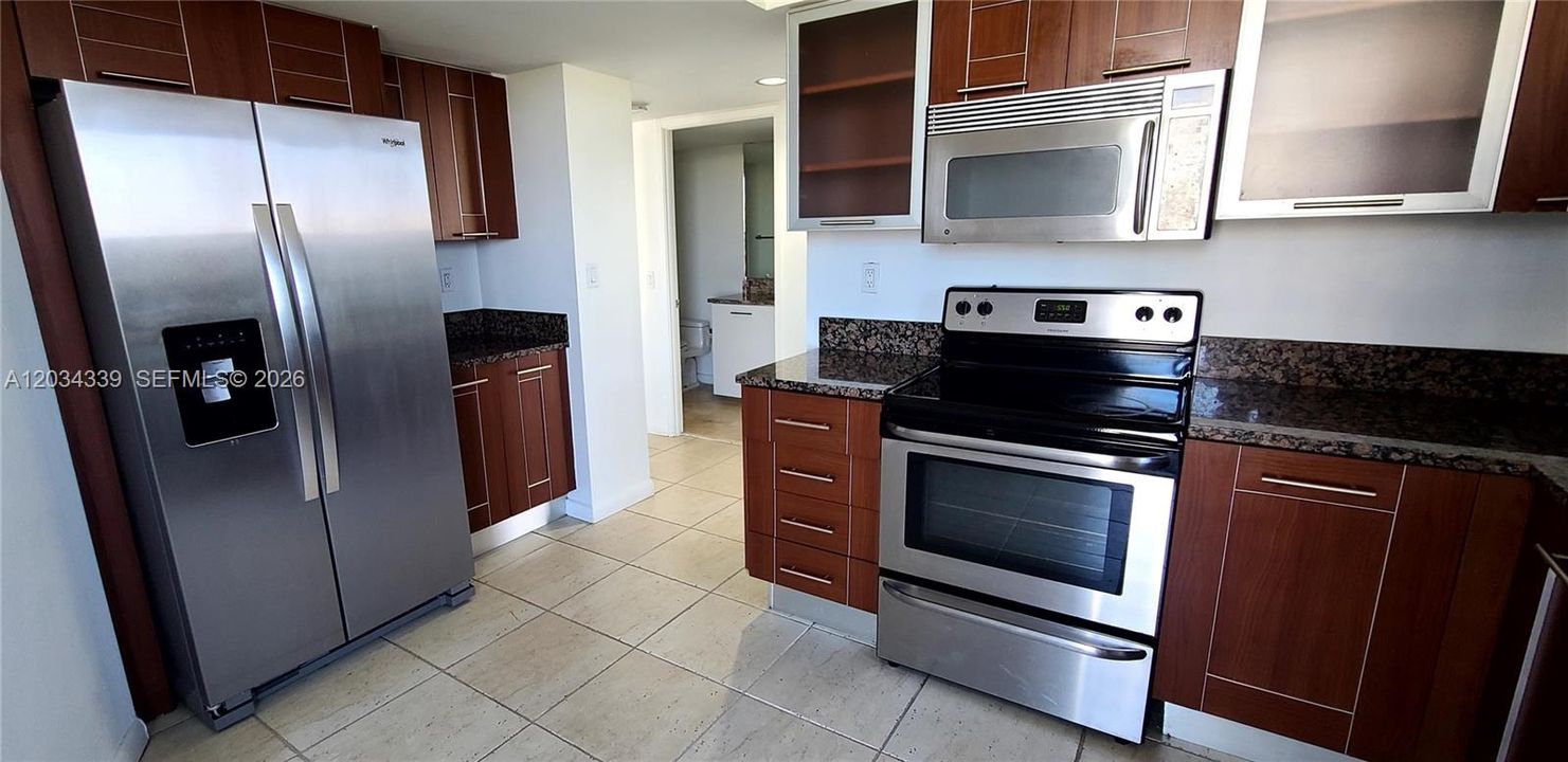 For Rent: $2,950 (3 beds, 2 baths, 1271 Square Feet)