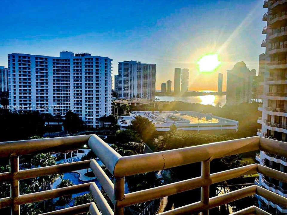 For Rent: $2,950 (3 beds, 2 baths, 1271 Square Feet)