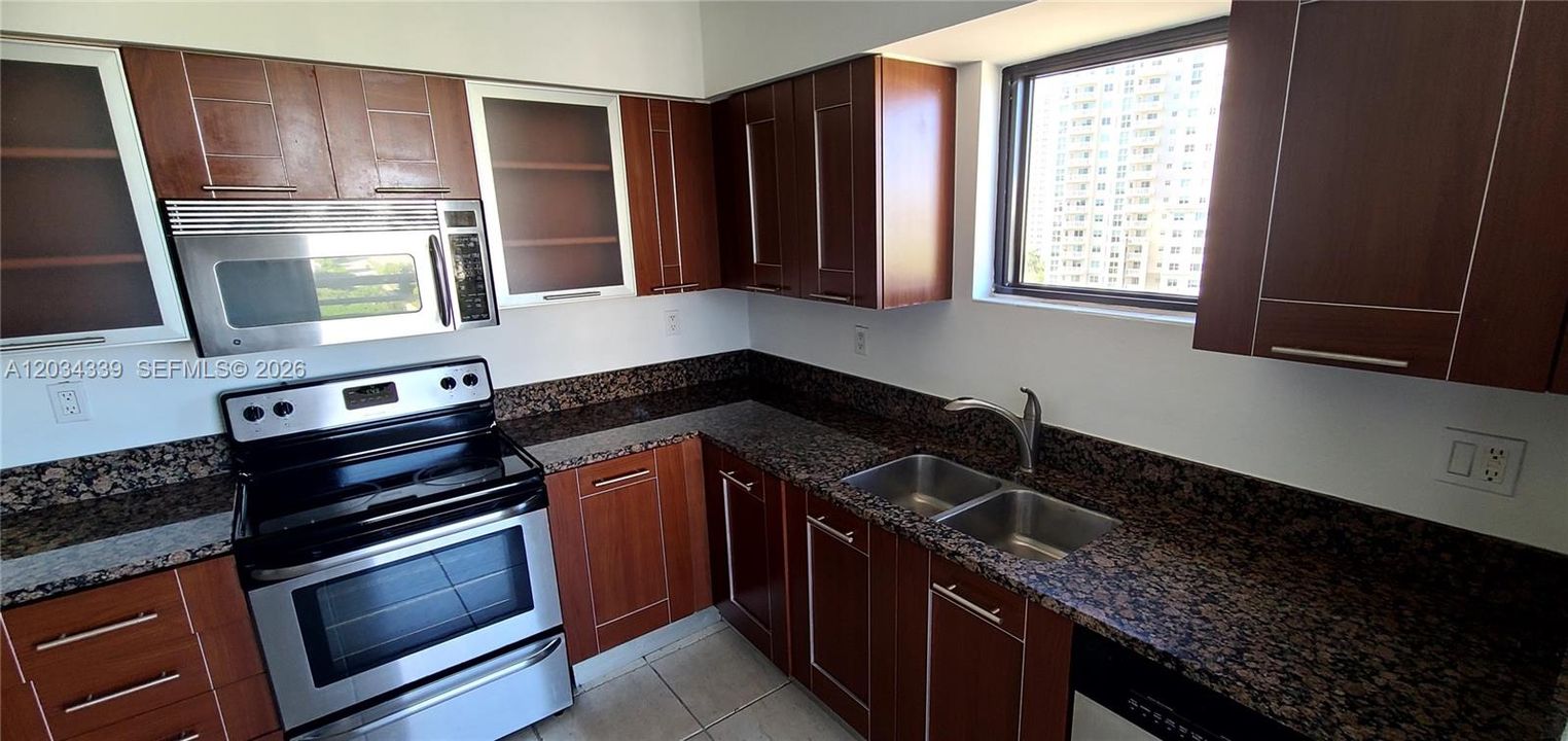 For Rent: $2,950 (3 beds, 2 baths, 1271 Square Feet)