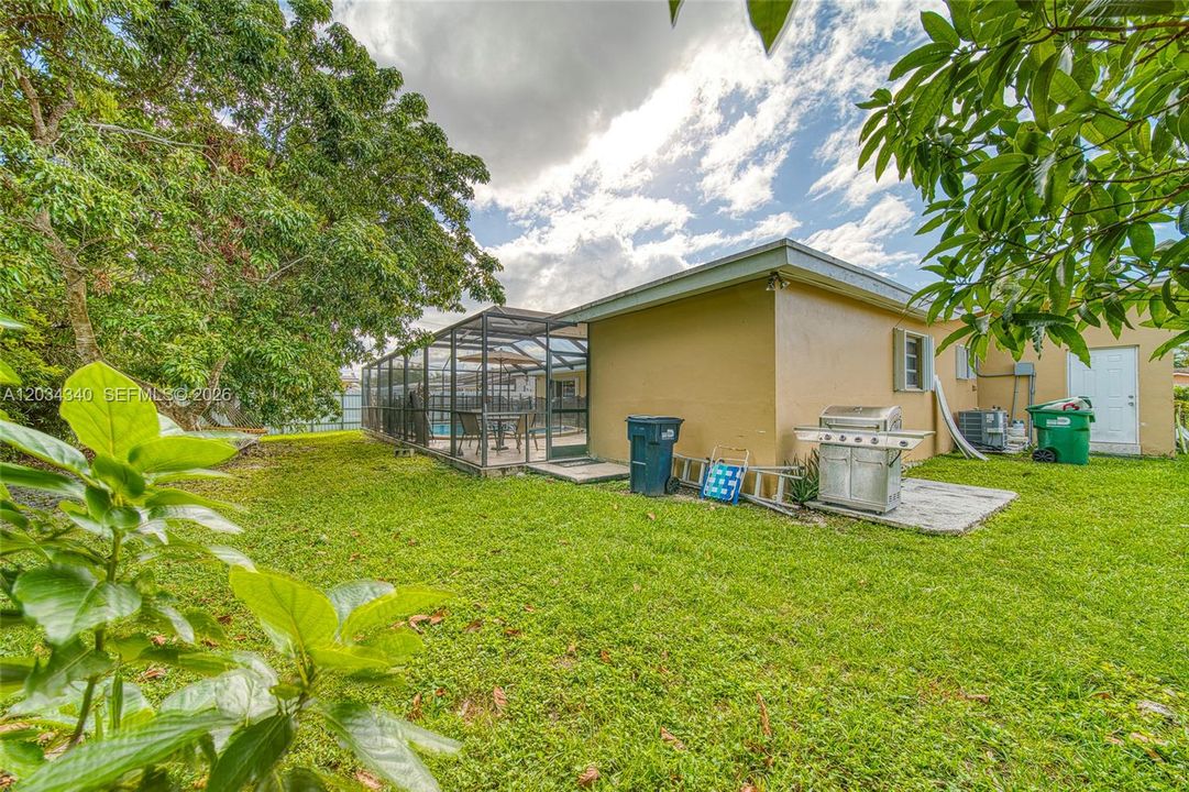 En Venta: $695,000 (4 camas, 3 baños, 2028 Pies cuadrados)