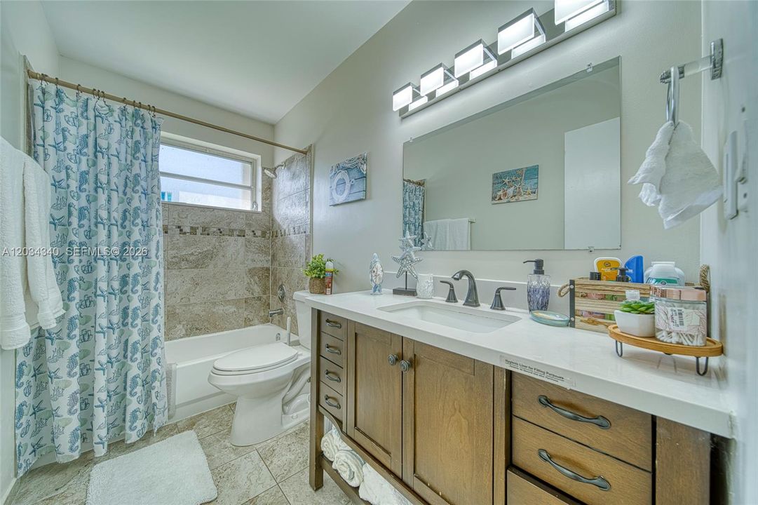 En Venta: $695,000 (4 camas, 3 baños, 2028 Pies cuadrados)