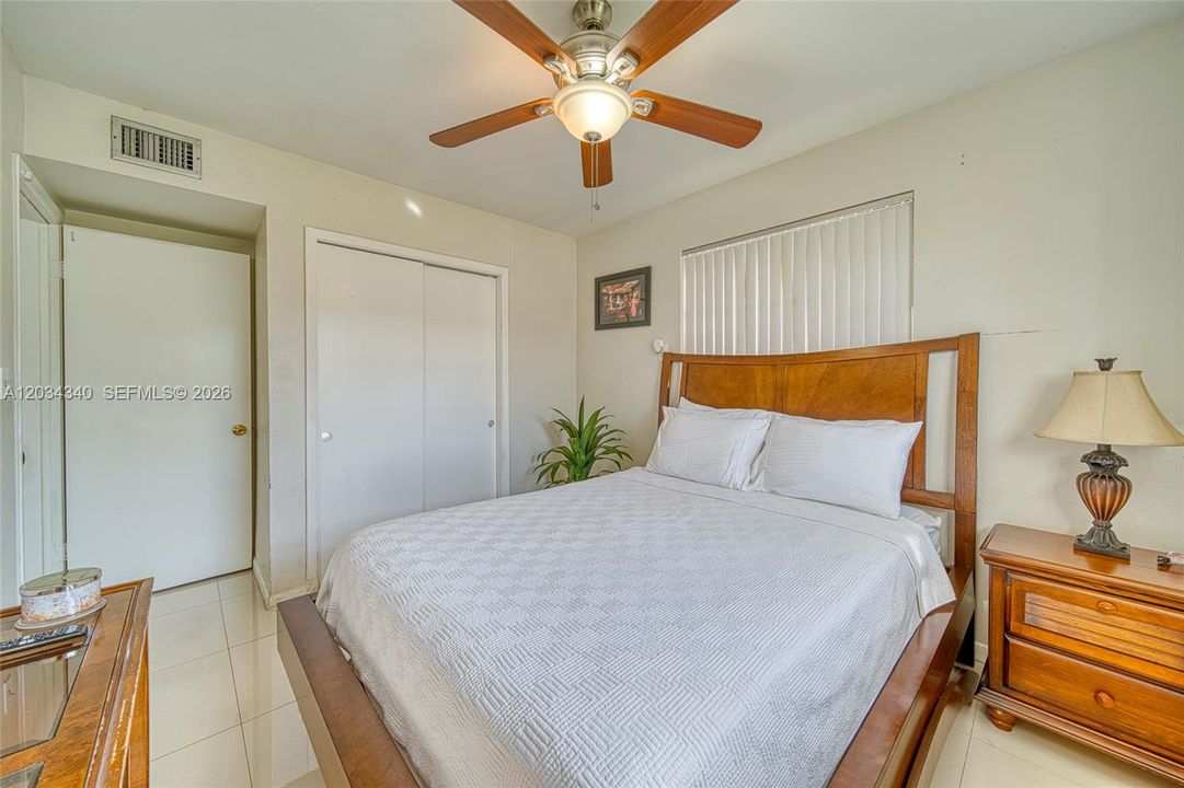 En Venta: $695,000 (4 camas, 3 baños, 2028 Pies cuadrados)