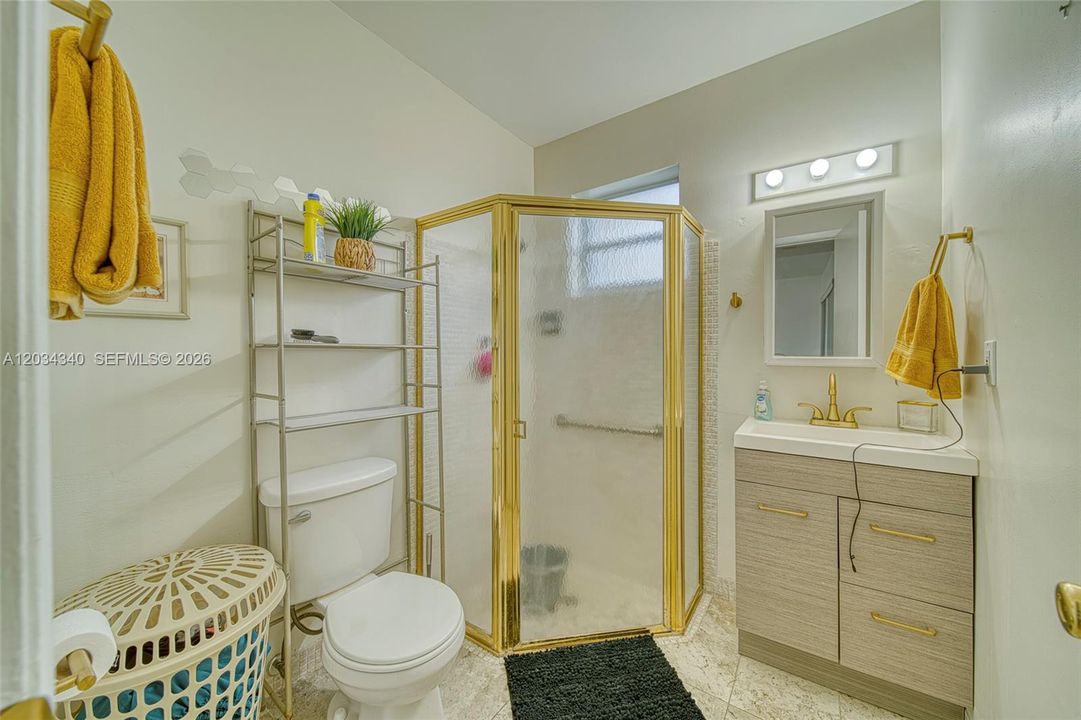 En Venta: $695,000 (4 camas, 3 baños, 2028 Pies cuadrados)