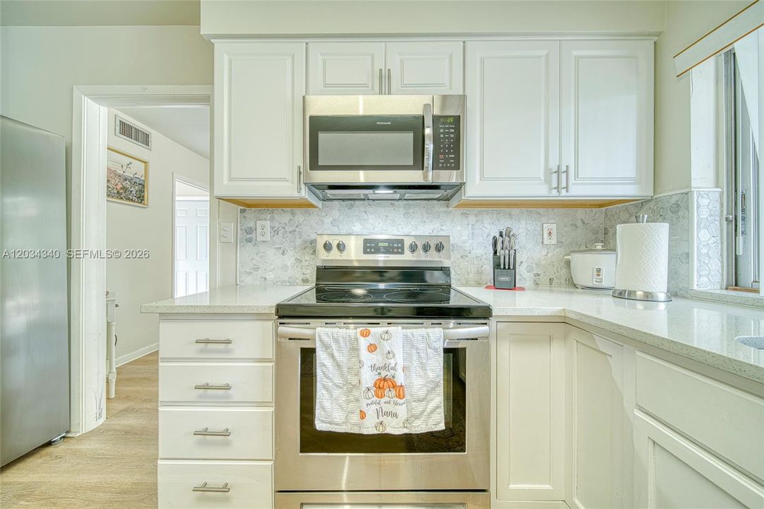 En Venta: $695,000 (4 camas, 3 baños, 2028 Pies cuadrados)