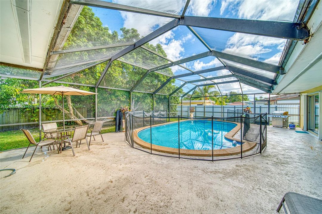 En Venta: $695,000 (4 camas, 3 baños, 2028 Pies cuadrados)