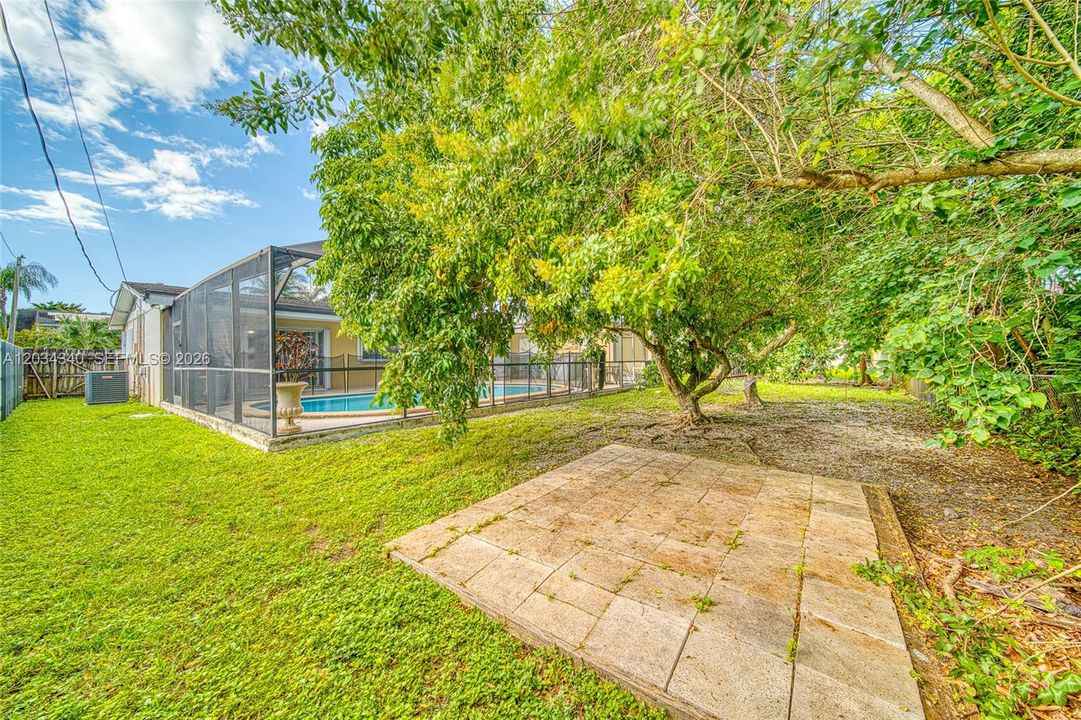 En Venta: $695,000 (4 camas, 3 baños, 2028 Pies cuadrados)