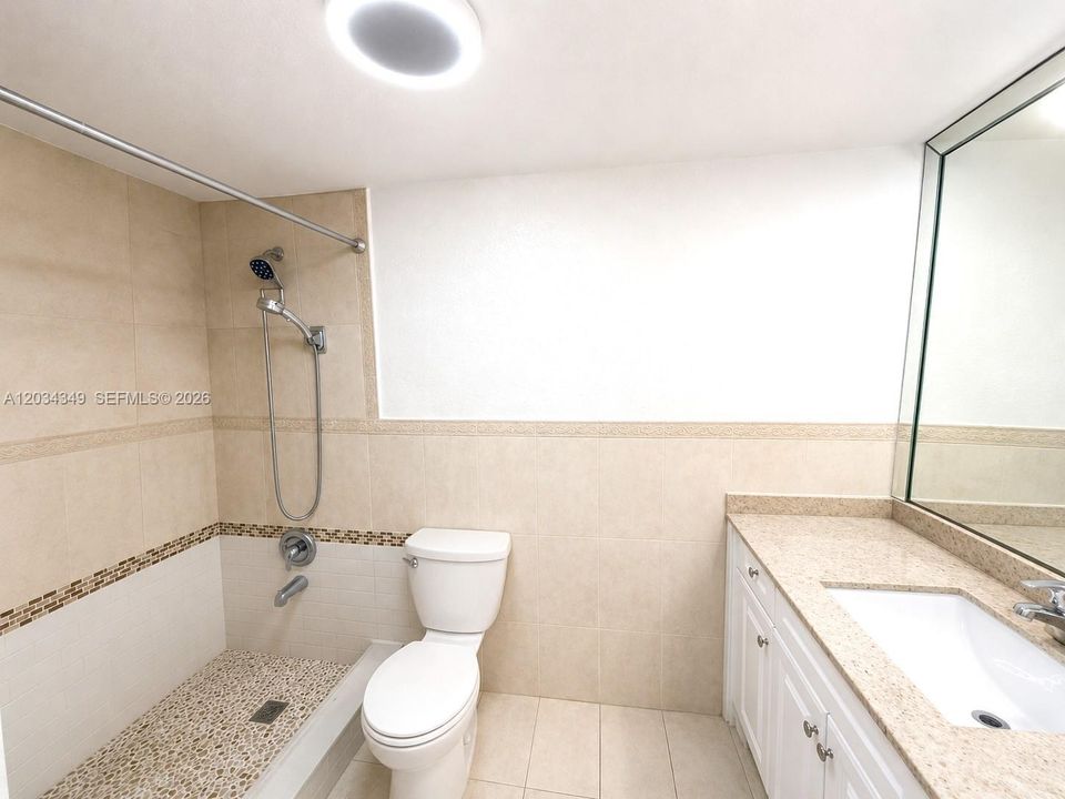 For Rent: $1,750 (1 beds, 1 baths, 550 Square Feet)