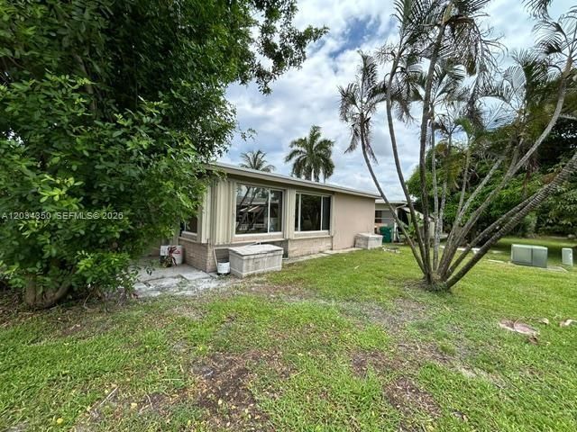 For Sale: $389,900 (2 beds, 1 baths, 1078 Square Feet)