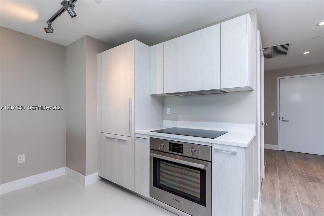 Active With Contract: $4,950 (2 beds, 2 baths, 1141 Square Feet)