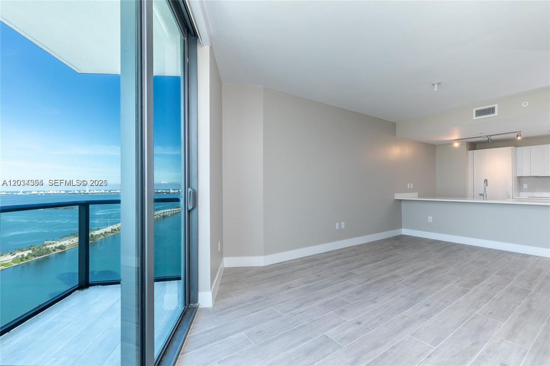 Active With Contract: $4,950 (2 beds, 2 baths, 1141 Square Feet)