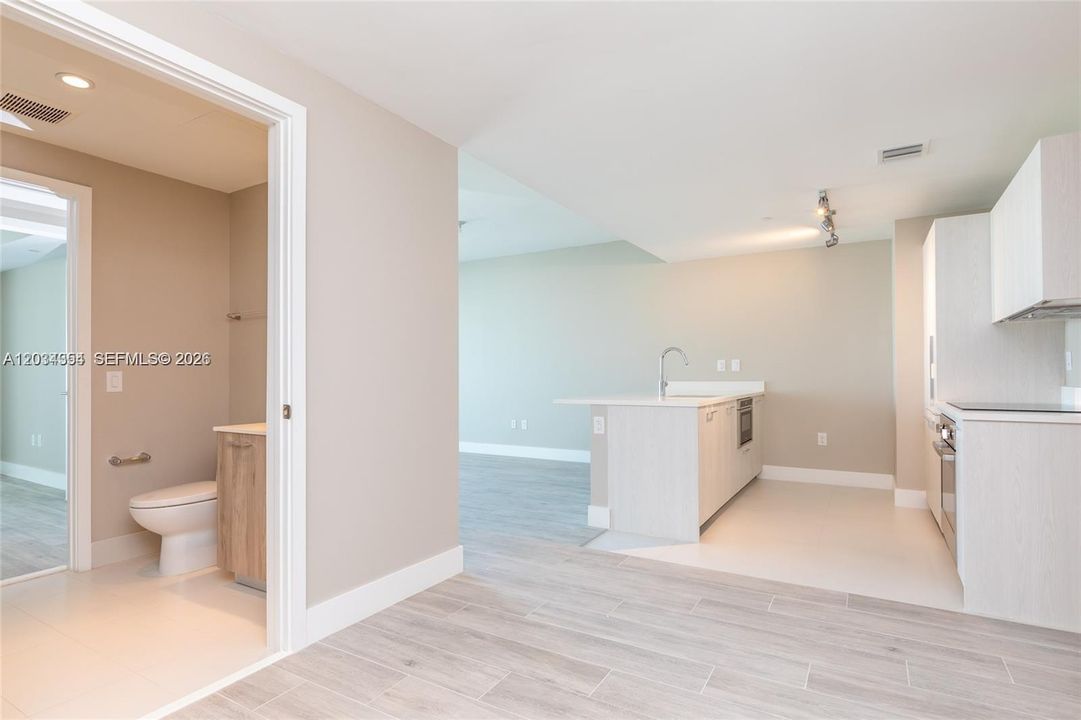 Active With Contract: $4,950 (2 beds, 2 baths, 1141 Square Feet)