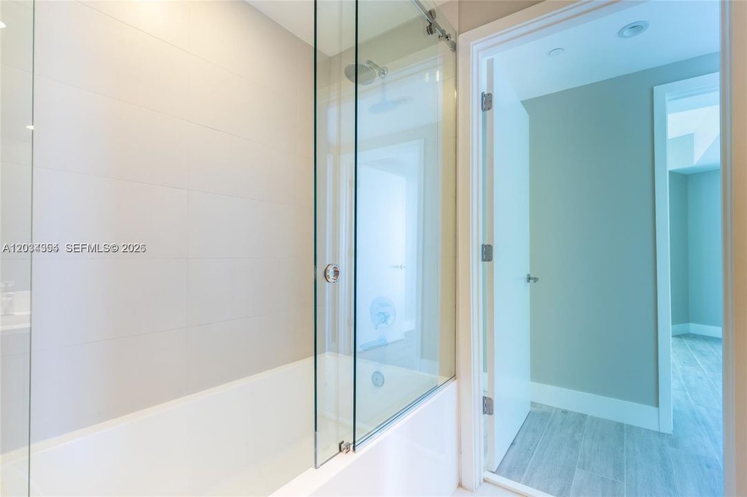 Active With Contract: $4,950 (2 beds, 2 baths, 1141 Square Feet)
