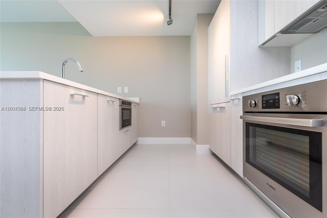Active With Contract: $4,950 (2 beds, 2 baths, 1141 Square Feet)