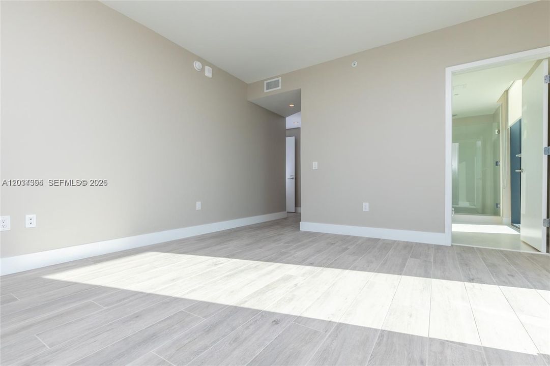 Active With Contract: $4,950 (2 beds, 2 baths, 1141 Square Feet)