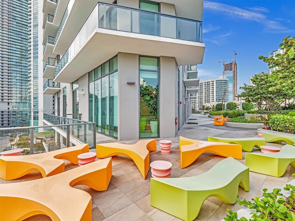 Active With Contract: $4,950 (2 beds, 2 baths, 1141 Square Feet)