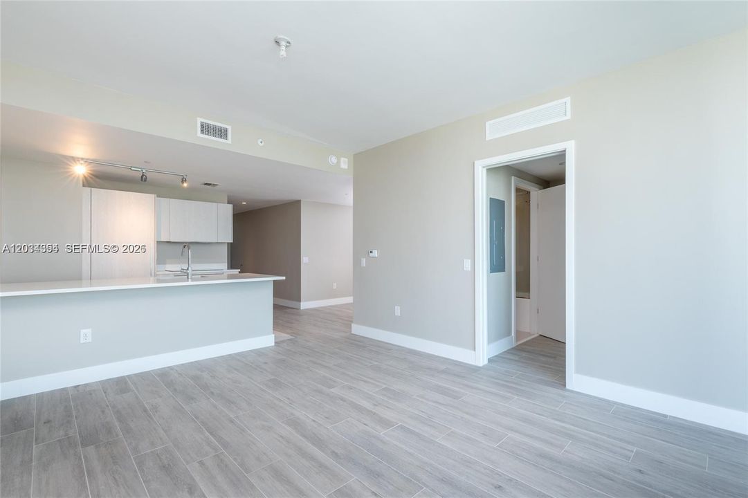 Active With Contract: $4,950 (2 beds, 2 baths, 1141 Square Feet)