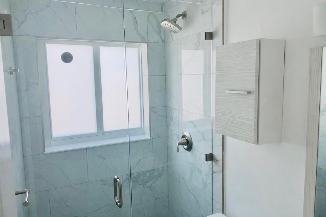 2nd Bedroom Bathroon