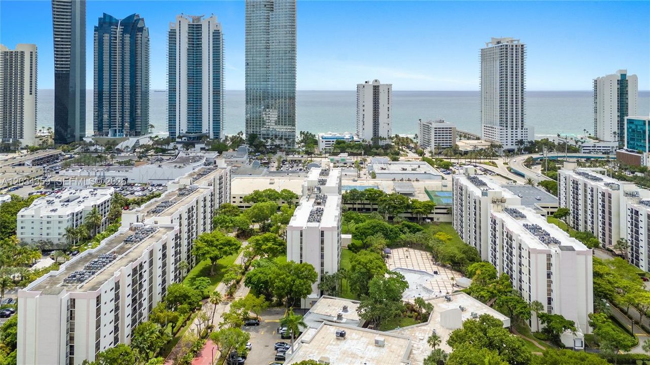 На продажу: $425,000 (2 спален, 2 ванн, 894 Квадратных фут)