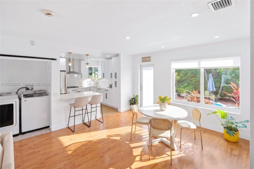 出租: $4,000 (3 贝兹, 2 浴室, 1555 平方英尺)