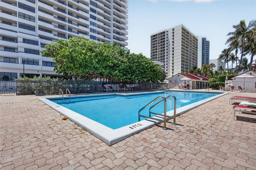 For Rent: $5,000 (2 beds, 2 baths, 1005 Square Feet)