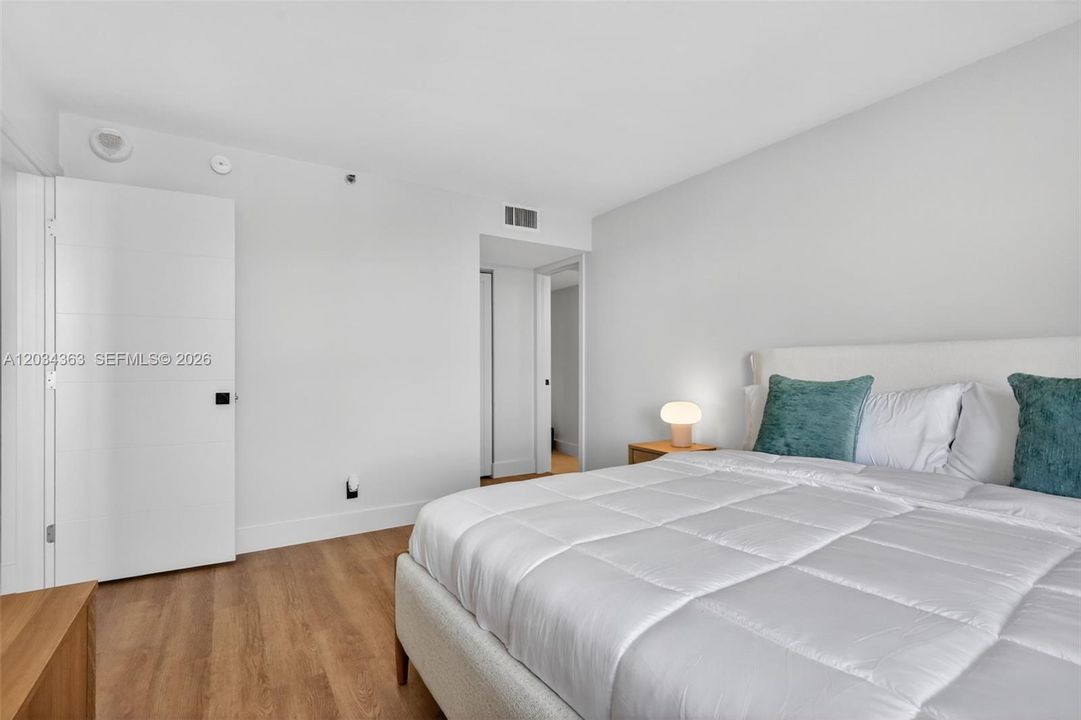For Rent: $5,000 (2 beds, 2 baths, 1005 Square Feet)