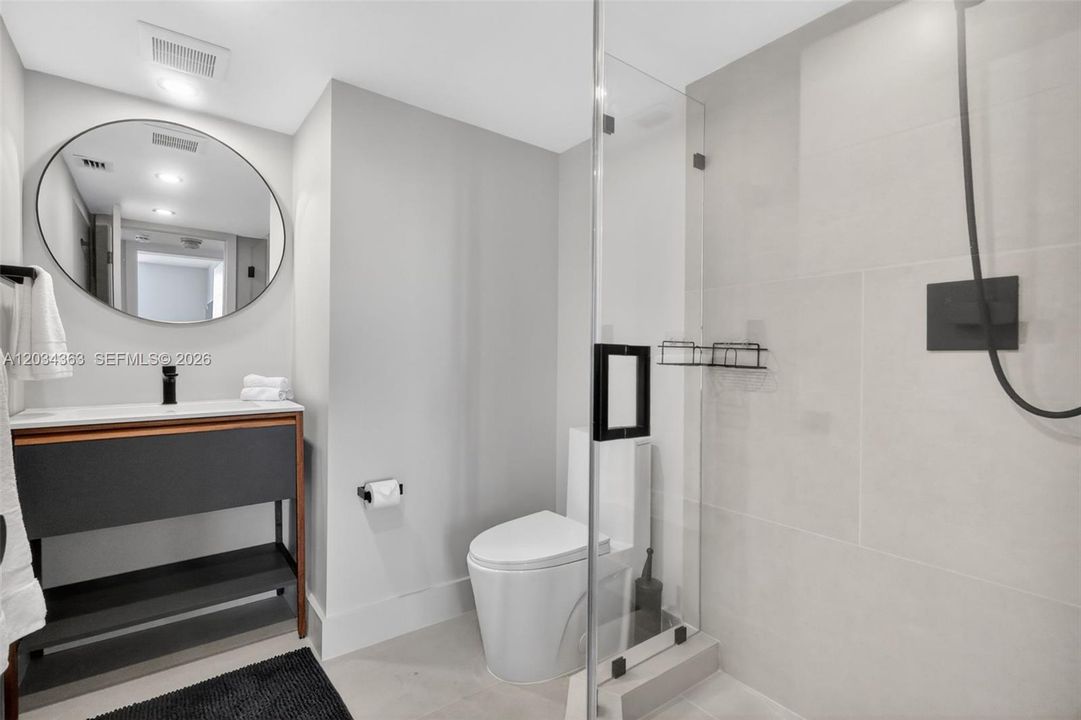 For Rent: $5,000 (2 beds, 2 baths, 1005 Square Feet)