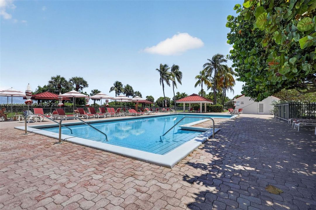 For Rent: $5,000 (2 beds, 2 baths, 1005 Square Feet)