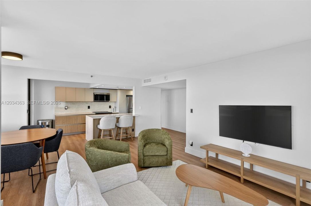 For Rent: $5,000 (2 beds, 2 baths, 1005 Square Feet)