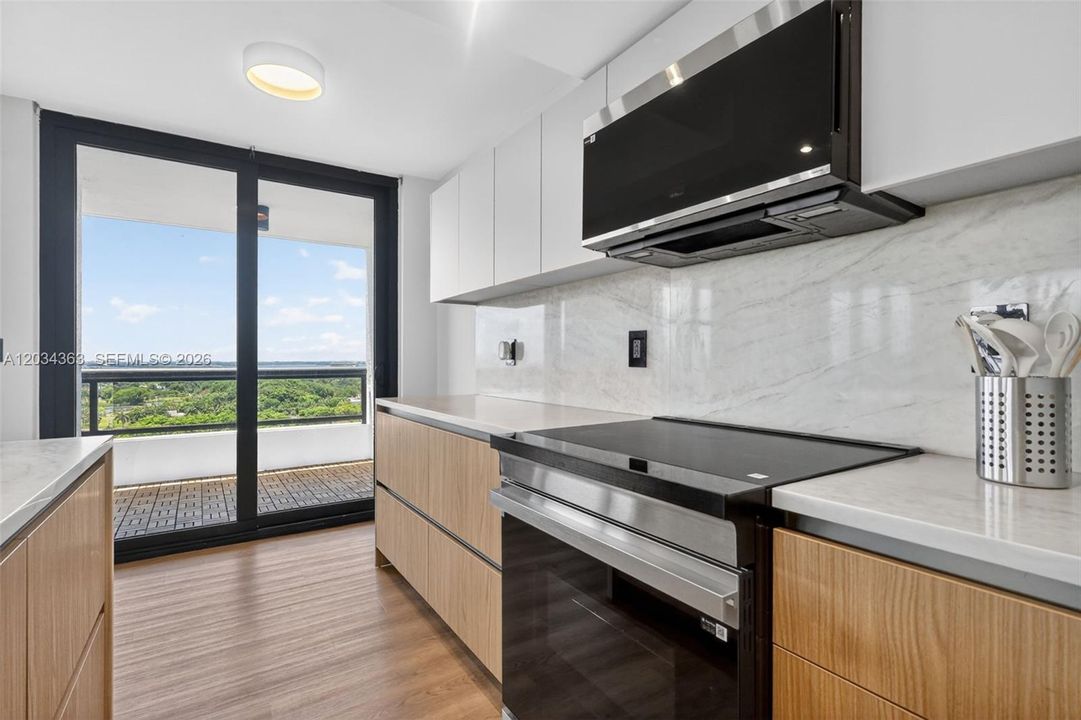For Rent: $5,000 (2 beds, 2 baths, 1005 Square Feet)