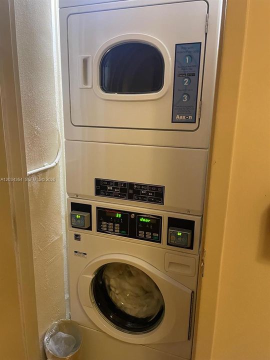 For Rent: $1,950 (0 beds, 1 baths, 420 Square Feet)