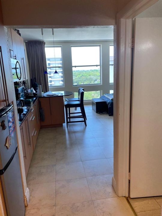 For Rent: $1,950 (0 beds, 1 baths, 420 Square Feet)