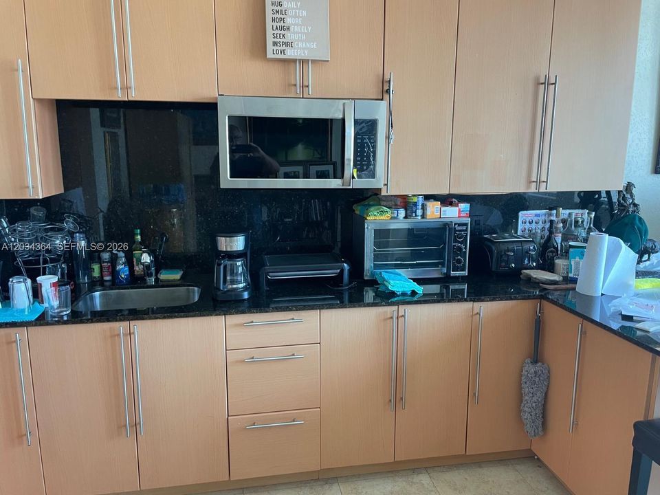 For Rent: $1,950 (0 beds, 1 baths, 420 Square Feet)