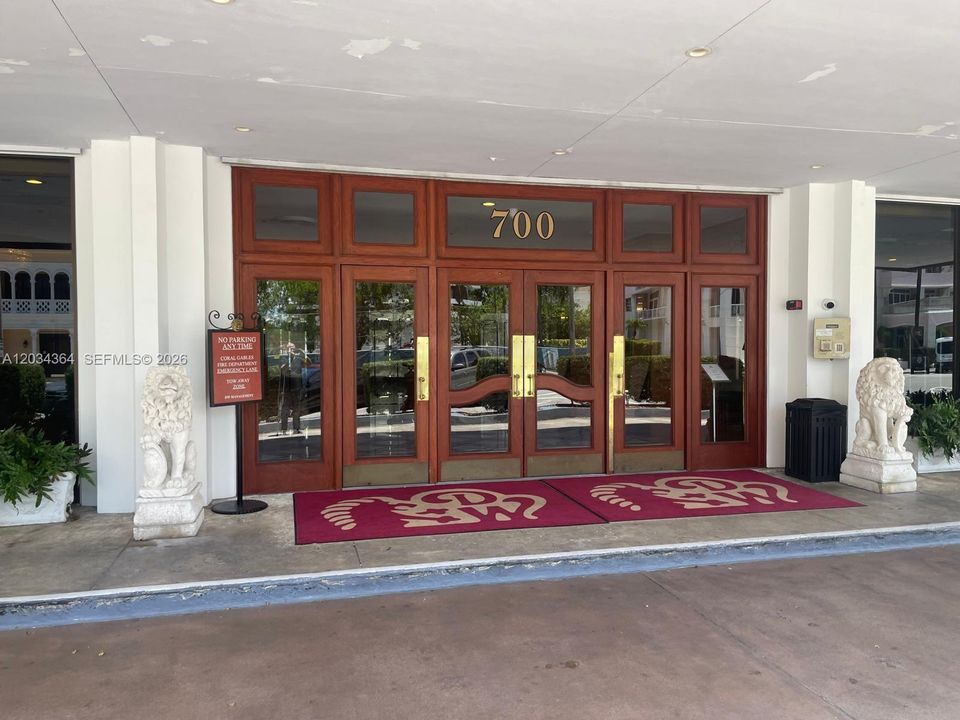 For Rent: $1,950 (0 beds, 1 baths, 420 Square Feet)