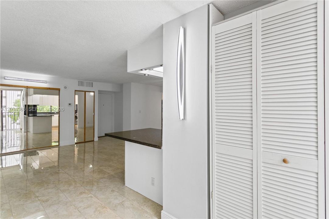 В аренду: $3,150 (2 спален, 2 ванн, 894 Квадратных фут)