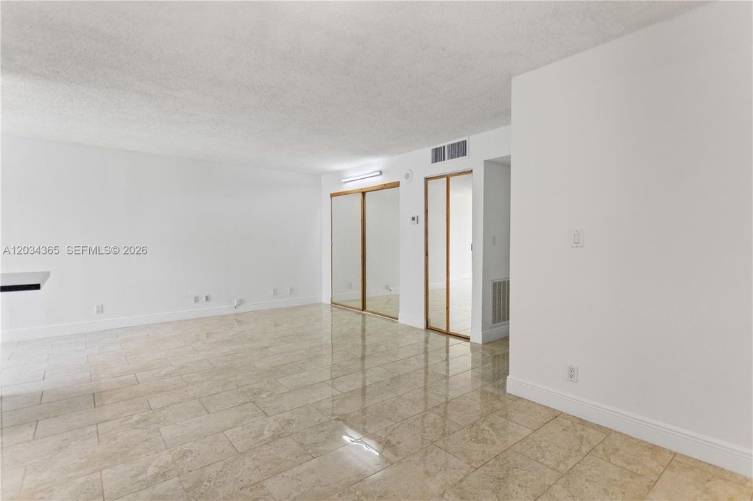 В аренду: $3,150 (2 спален, 2 ванн, 894 Квадратных фут)