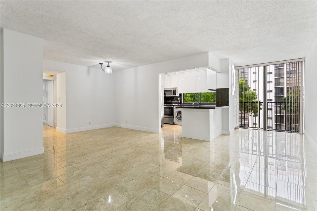 В аренду: $3,150 (2 спален, 2 ванн, 894 Квадратных фут)