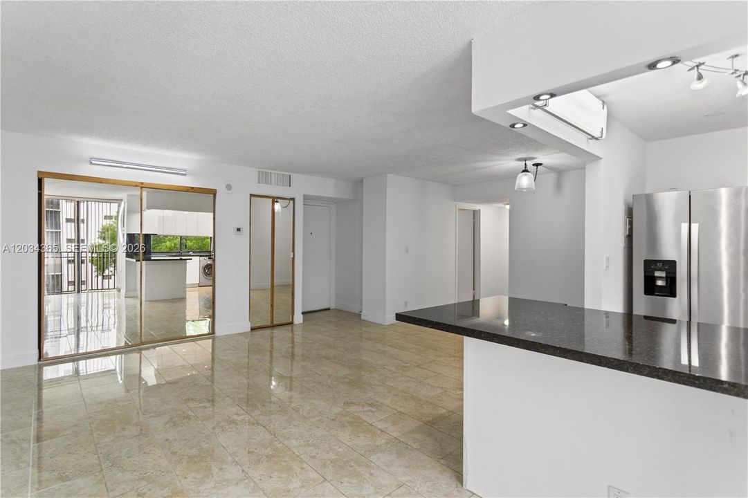 В аренду: $3,150 (2 спален, 2 ванн, 894 Квадратных фут)