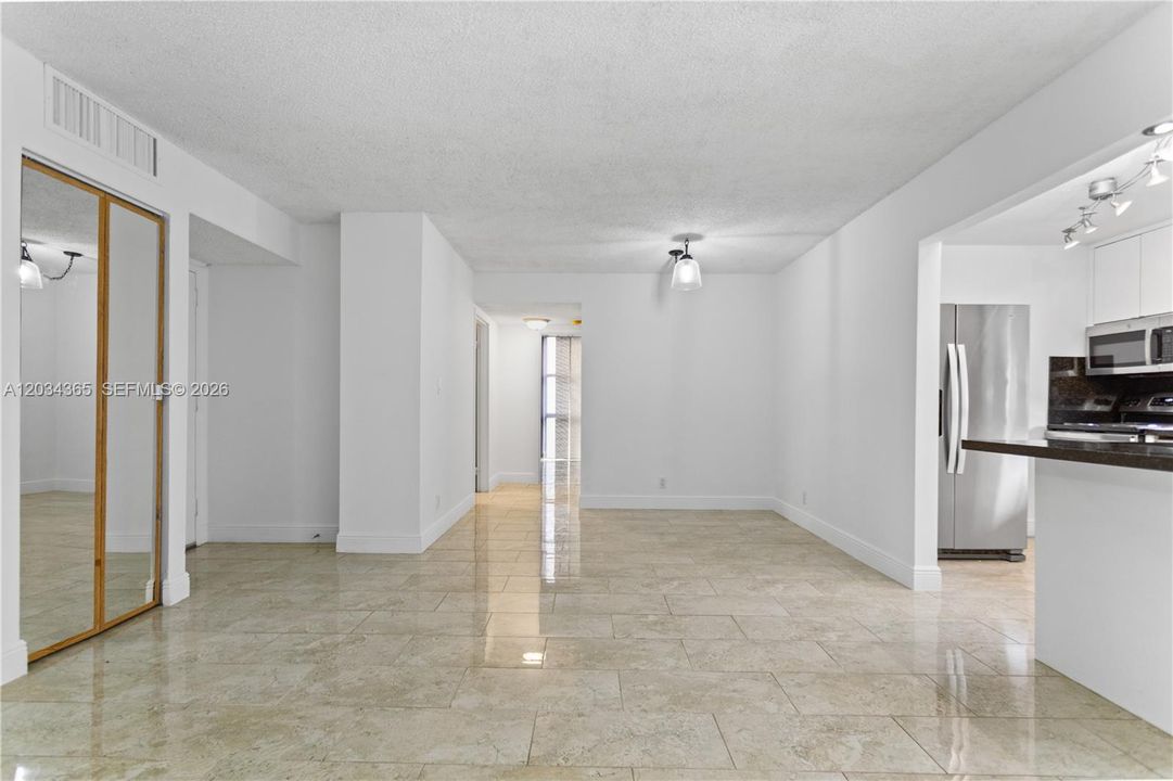 В аренду: $3,150 (2 спален, 2 ванн, 894 Квадратных фут)